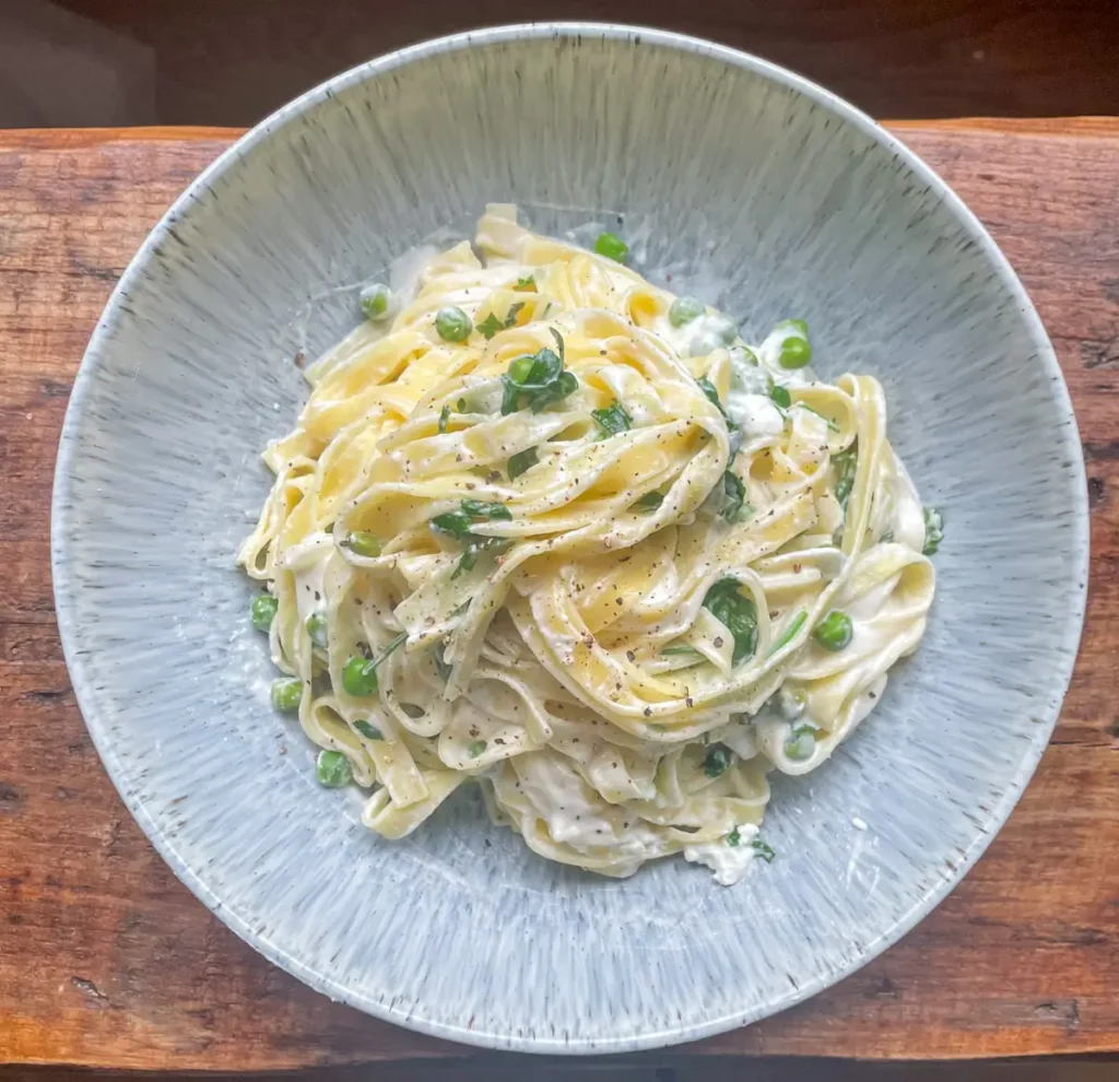 tagliatelle with feta parsley and peas