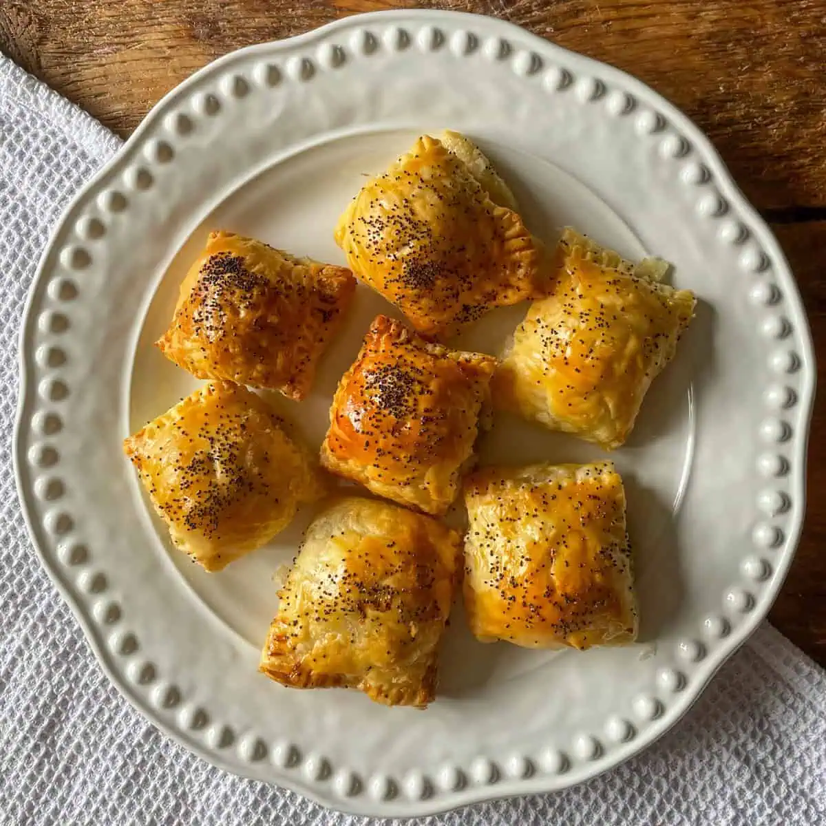 Smoked Cheese Sausage Rolls – Easy Homemade Recipe for Picnics and Lunches