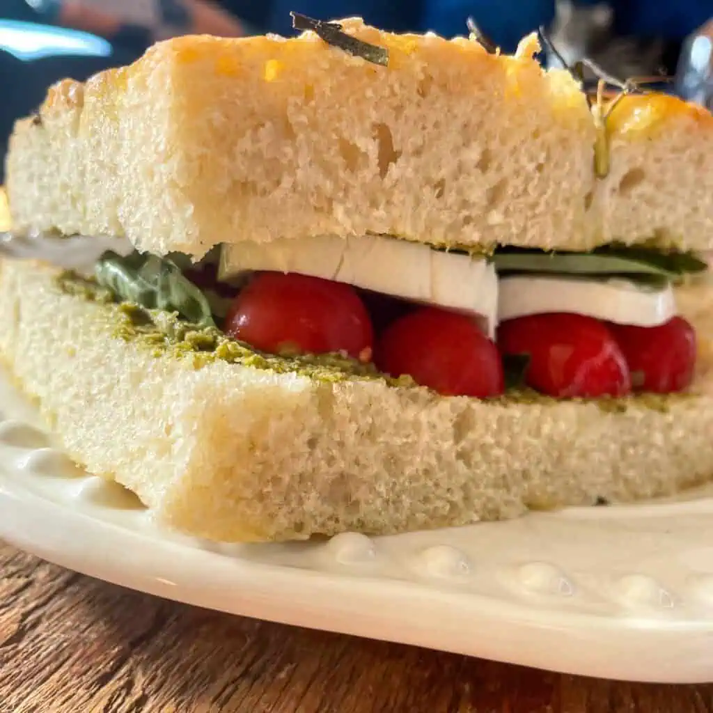 Caprese sandwich With pesto