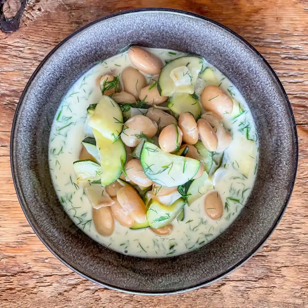 One-pan butter beans and courgettes in a creamy lemon and dill sauce – light and easy homemade vegetarian recipe.