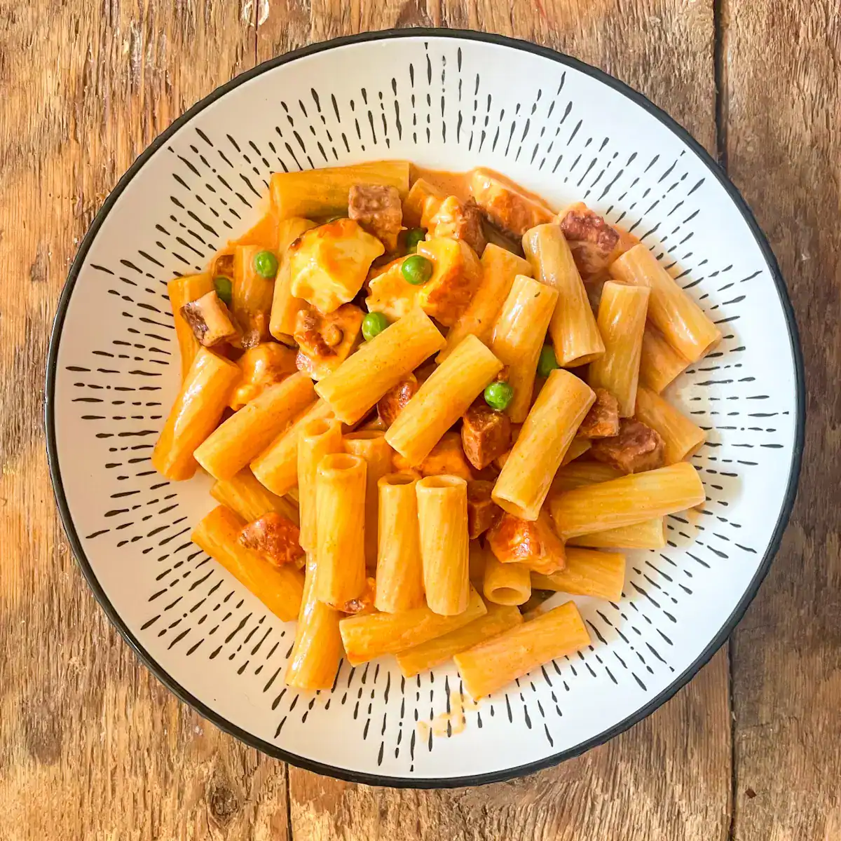 Creamy pasta with chorizo, halloumi, and peas – rich and satisfying homemade pasta recipe.