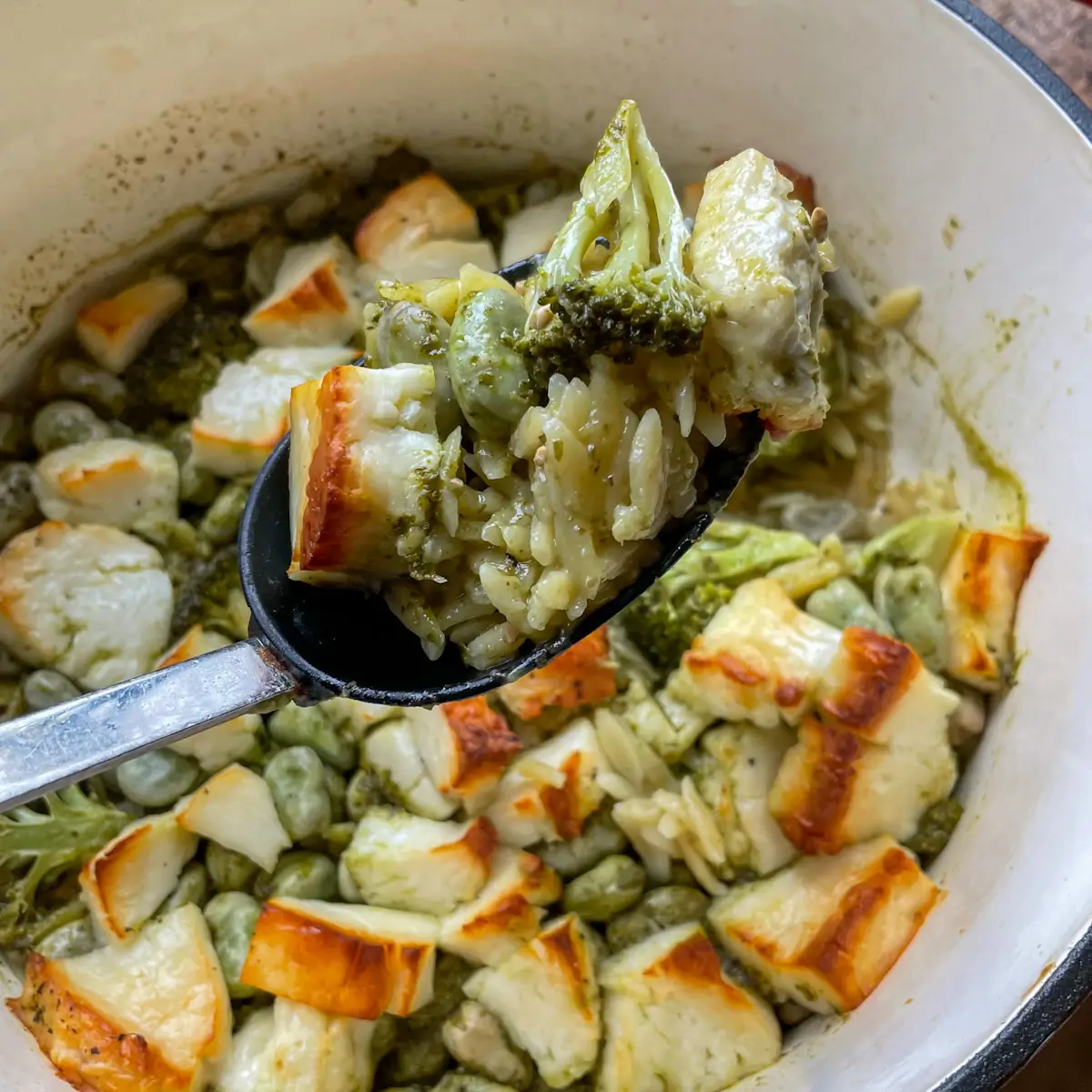 A spoonful of one pot halloumi orzo