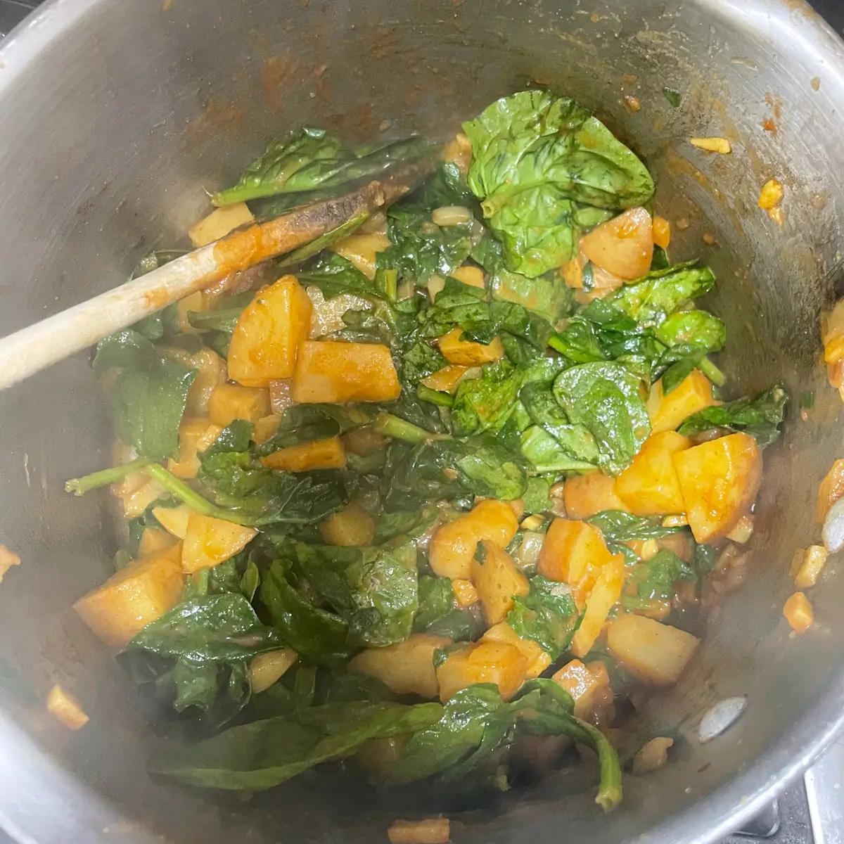 Adding spinach to saag aloo